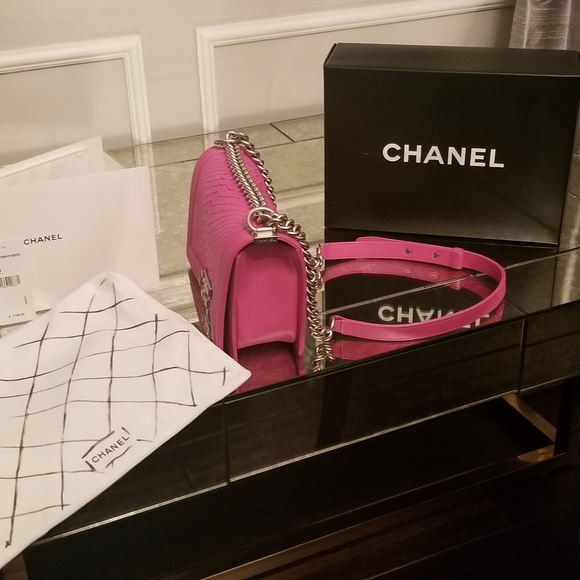 Rare & Authentic Chanel hot pink python handbag - Picture 4 of 8